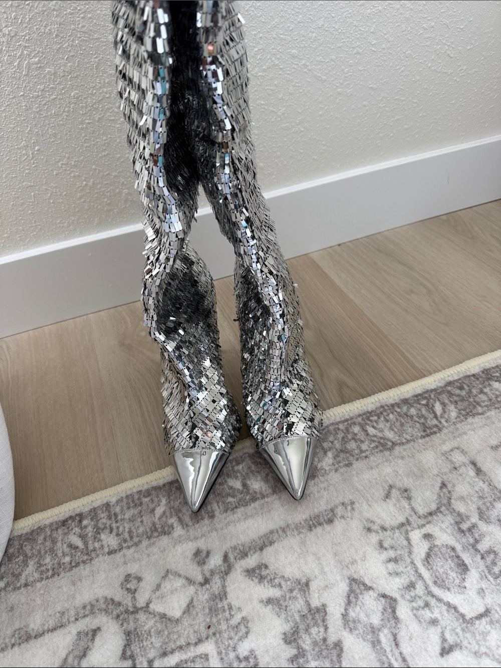 Steve Madden Silver Sequin Pointed-Toe Stiletto Boots. 8.5 New w/out box - Picture 3 of 5